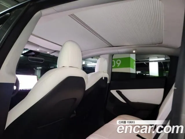 Tesla Model Y 2021 thumb 3