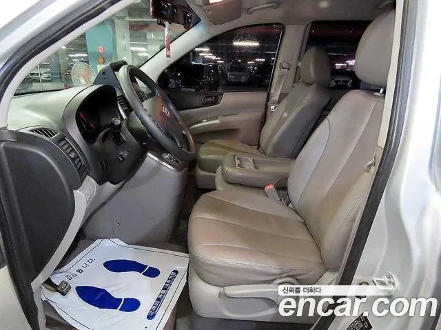 Kia Carnival 2012 thumb 6