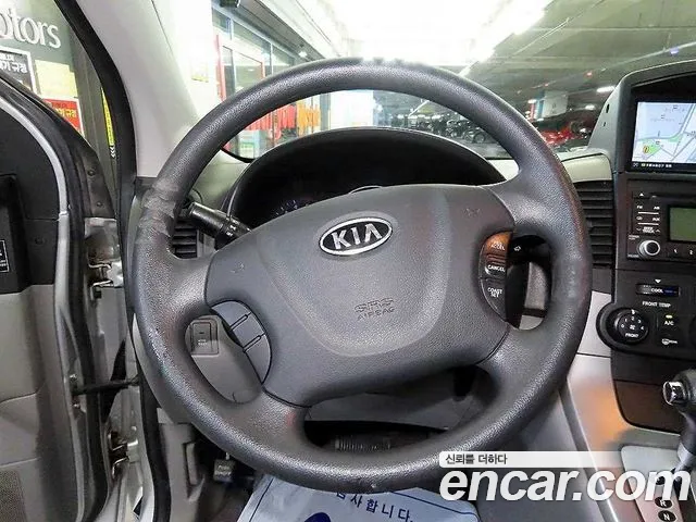 Kia Carnival 2012 thumb 8