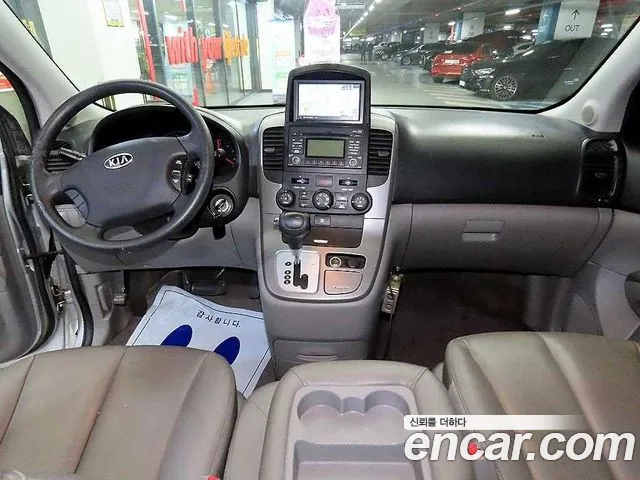 Kia Carnival 2012 thumb 10
