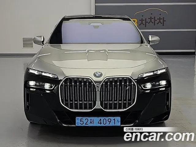 BMW i7 2024 thumb 2