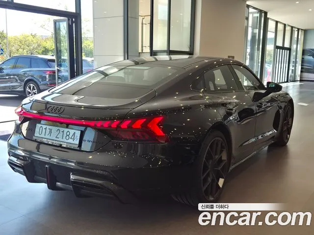 Audi RS e-tron GT 2025 thumb 2