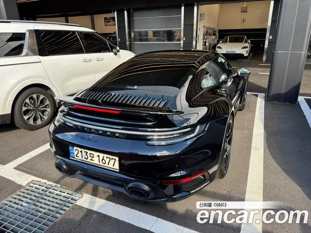 Porsche 911 2022 thumb 2