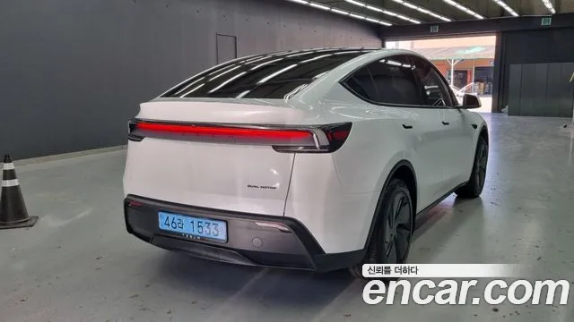 Tesla Model Y 2026 thumb 4