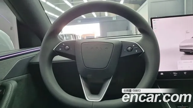 Tesla Model Y 2026 thumb 9
