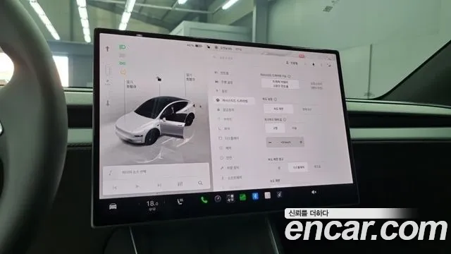 Tesla Model Y 2026 thumb 12