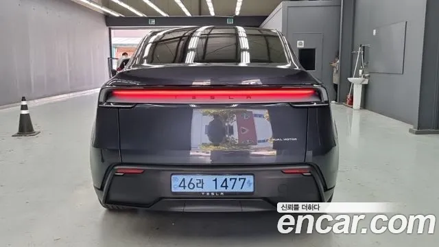 Tesla Model Y 2026 thumb 2