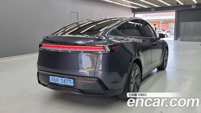 Tesla Model Y 2026 thumb 4
