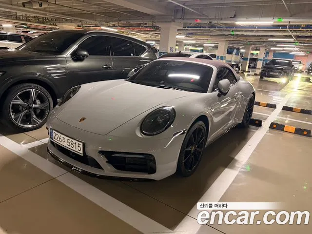 Porsche 911 2020 thumb 2