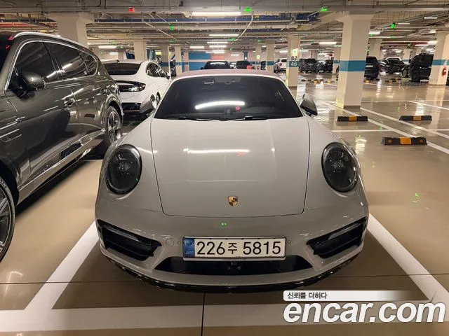 Porsche 911 2020 thumb 11