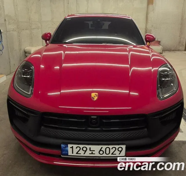 Porsche Macan 2023 thumb 2