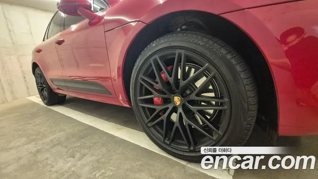 Porsche Macan 2023 thumb 4