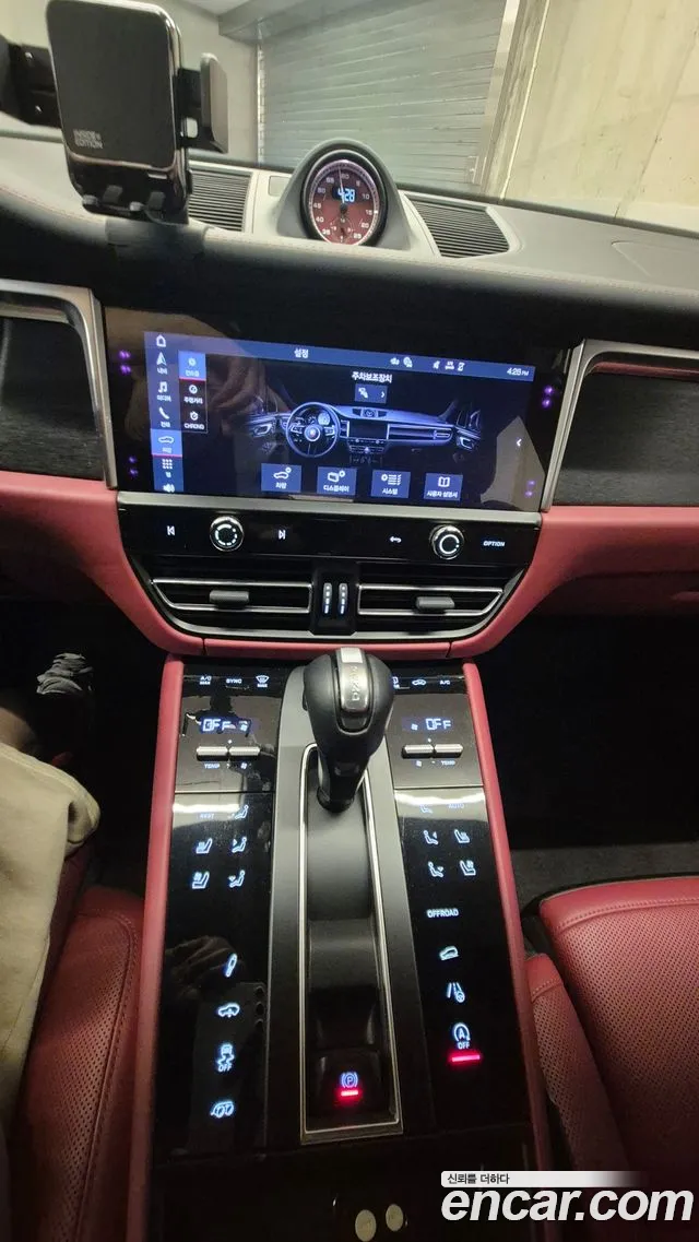Porsche Macan 2023 thumb 8