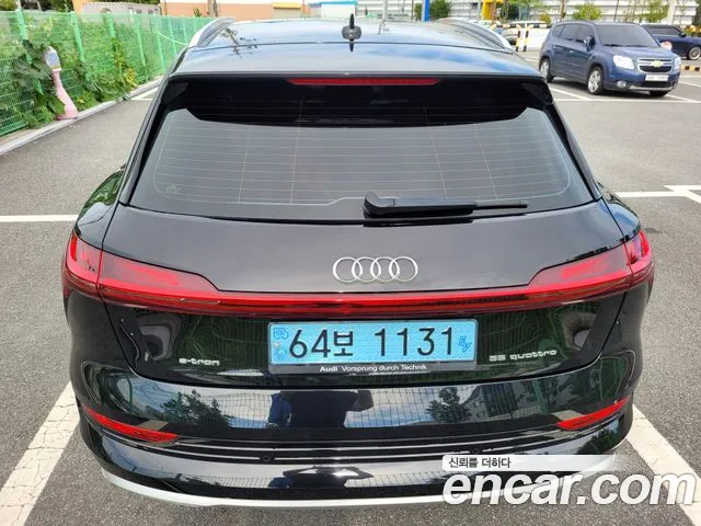 Audi e-tron 2020 thumb 4