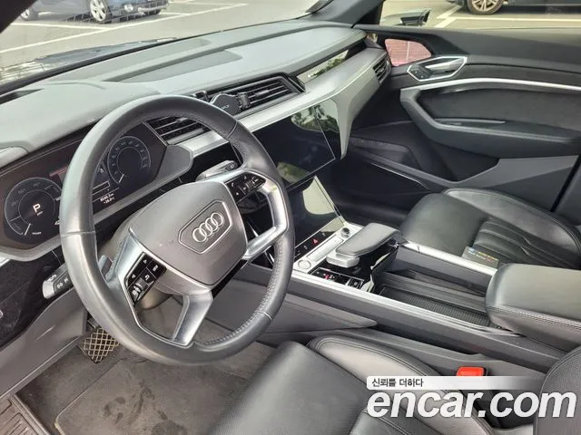 Audi e-tron 2020 thumb 7
