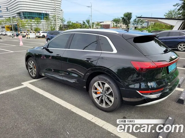 Audi e-tron 2020 thumb 9