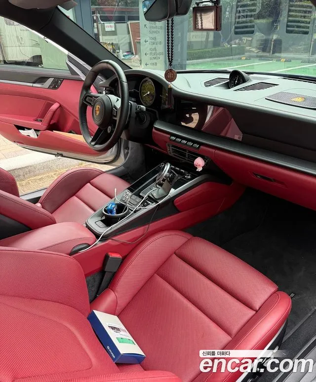 Porsche 911 2020 thumb 2