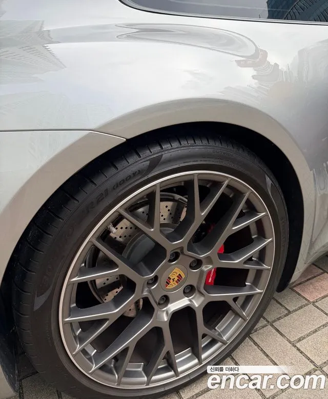 Porsche 911 2020 thumb 4