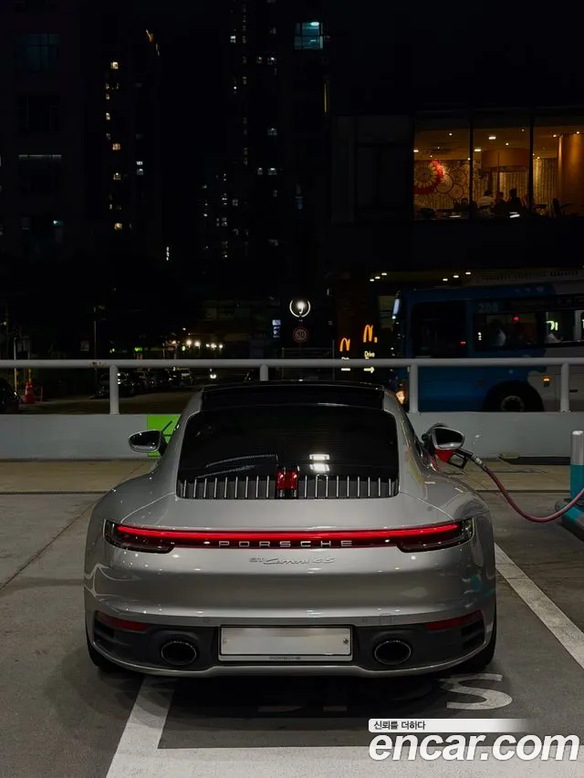 Porsche 911 2020 thumb 6