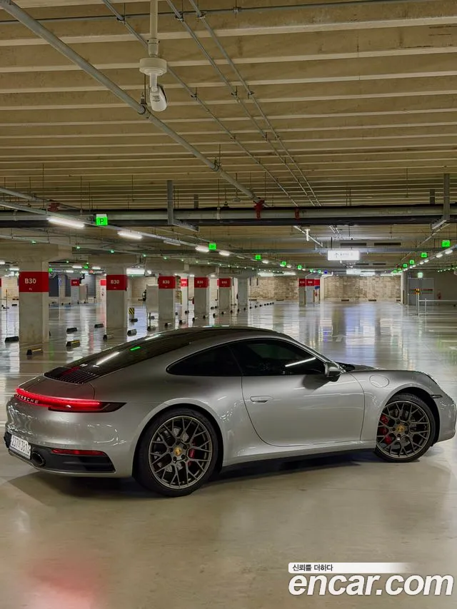 Porsche 911 2020 thumb 8