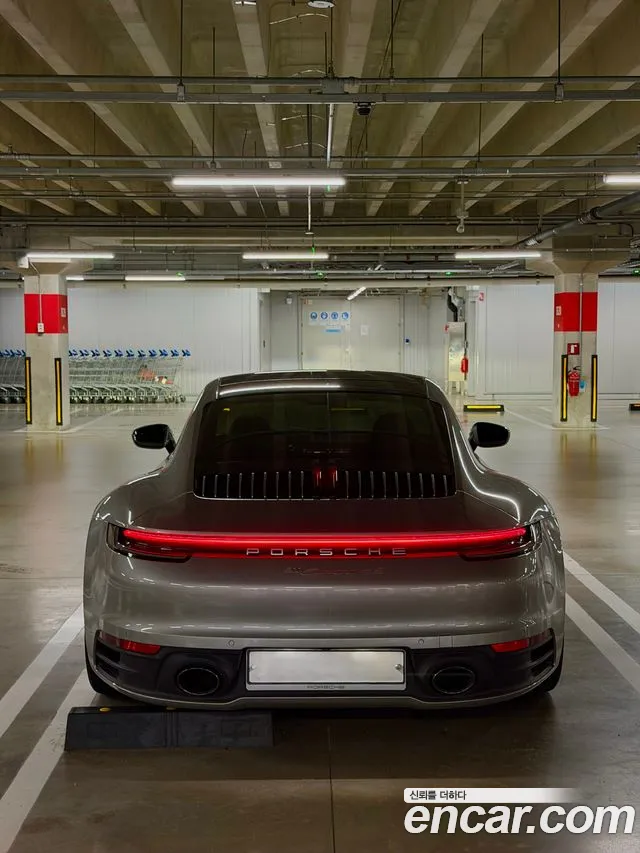Porsche 911 2020 thumb 9