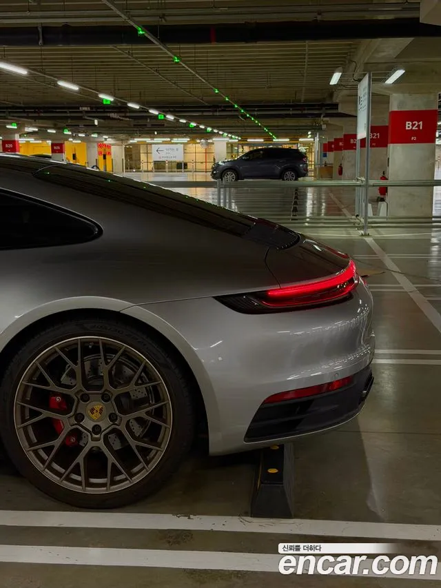 Porsche 911 2020 thumb 10