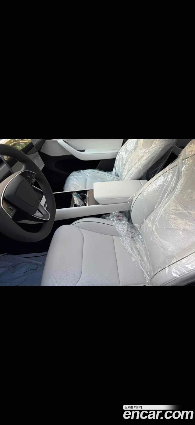Tesla Model Y 2026 thumb 4