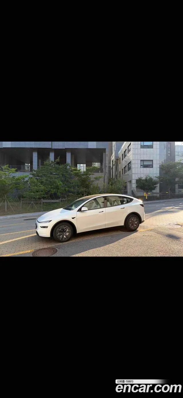 Tesla Model Y 2026 thumb 7