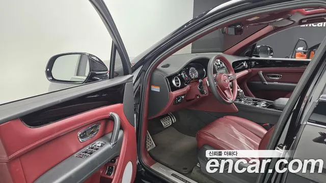 Bentley Bentayga 2019 thumb 10