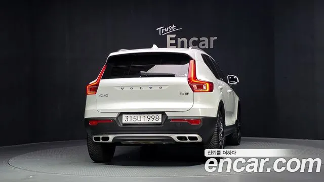 Volvo XC40 2020 thumb 4