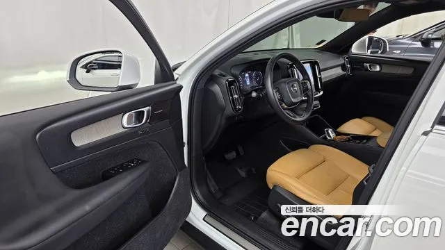 Volvo XC40 2020 thumb 10