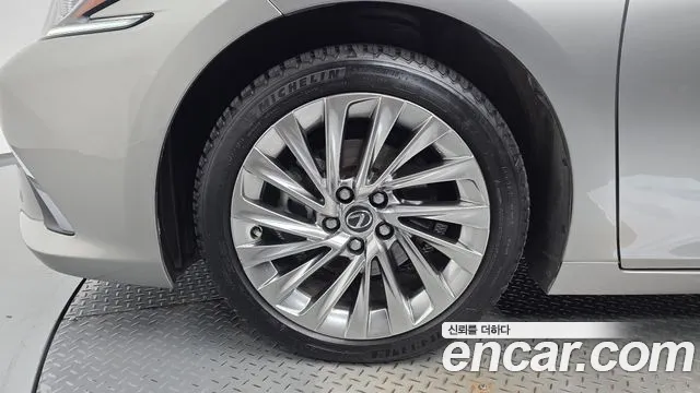 Lexus ES 2021 thumb 5