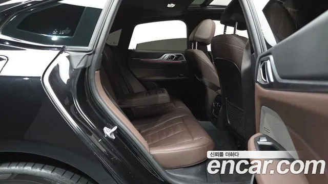BMW i4 2023 thumb 10