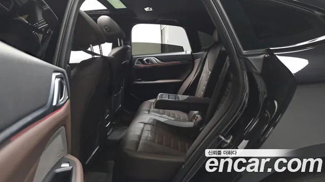BMW i4 2023 thumb 11