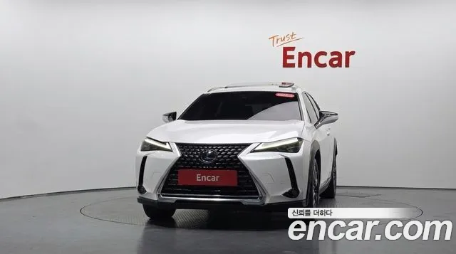 Lexus UX 2019 thumb 2