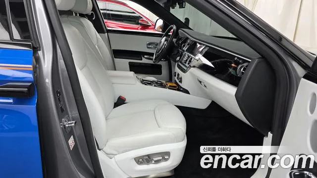 Rolls-Royce Ghost 2019 thumb 11