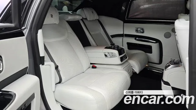 Rolls-Royce Ghost 2019 thumb 12
