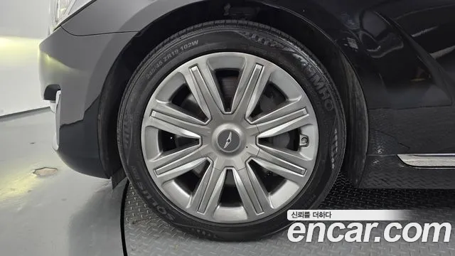 Genesis G90 2017 thumb 5