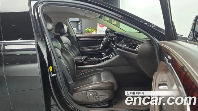 Genesis G90 2017 thumb 11