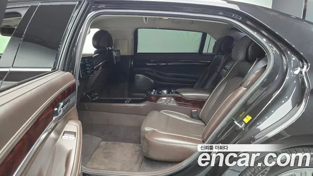 Genesis G90 2017 thumb 12