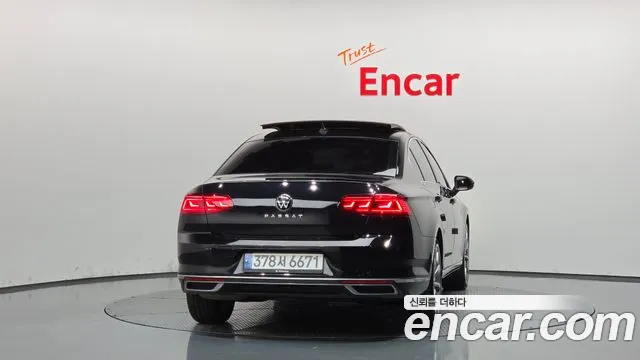 Volkswagen Passat (North America and China) 2022 thumb 4