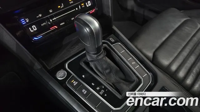 Volkswagen Passat (North America and China) 2022 thumb 9