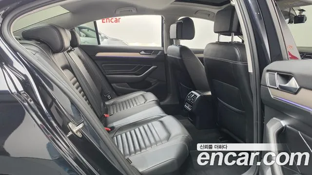 Volkswagen Passat (North America and China) 2022 thumb 11