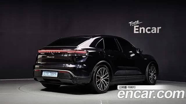 Porsche Macan 2025 thumb 2