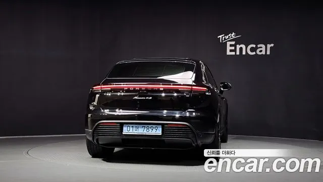 Porsche Macan 2025 thumb 4