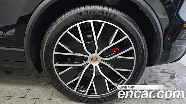 Porsche Macan 2025 thumb 5