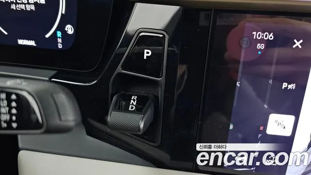 Porsche Macan 2025 thumb 9