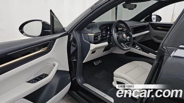 Porsche Macan 2025 thumb 10