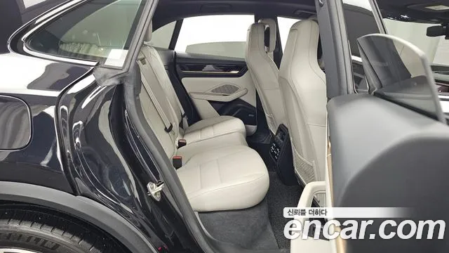 Porsche Macan 2025 thumb 12