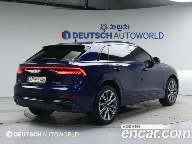 Audi Q8 2021 thumb 2